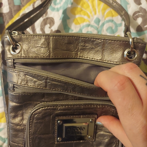 Nicole Miller Little Metallic Grey Purse 🩶 - Picture 8 of 12